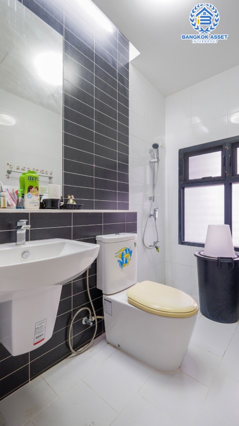 *****ทาวน์เฮ้าส์มือสอง ม.ซิกเนเจอร์ วิภาวดี60 บนเนื้อที่ 19.4 ตร.ว. ฟังก์ชัน 3 ห้องนอน 3 ห้องน้ำ 2 ที่จอดรถ ที่สุดของทำเลคุณภาพเชื่อมต่อถนนแจ้งวัฒนะ, ถนนพหลโยธิน ใกล้รถไฟฟ้าสายสีแดง "สถานีหลักสี่" และทางด่วน "อุดรรัถยา"